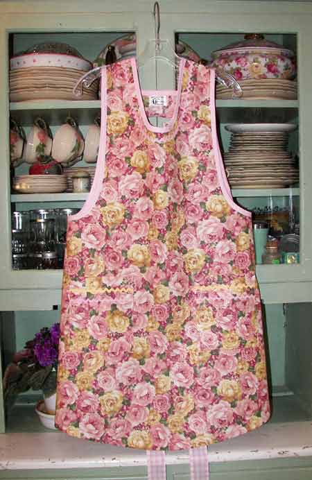 Aunt Violet Pink & Yellow Rose Bouquet Apron