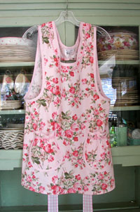 Grandma Large Soft Pink Roses All Over, click for more Grandma aprons