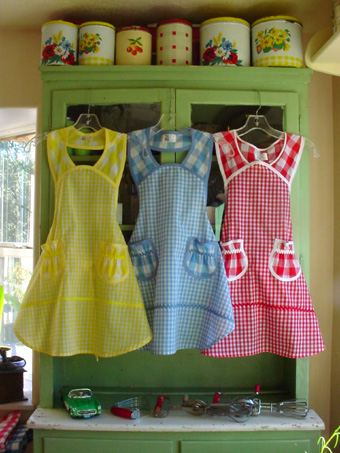 3 colors of 1940 child apron